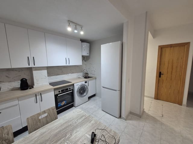 2 bedroom Flat for rent in Torrevieja - € 750 (Ref: 9782974)