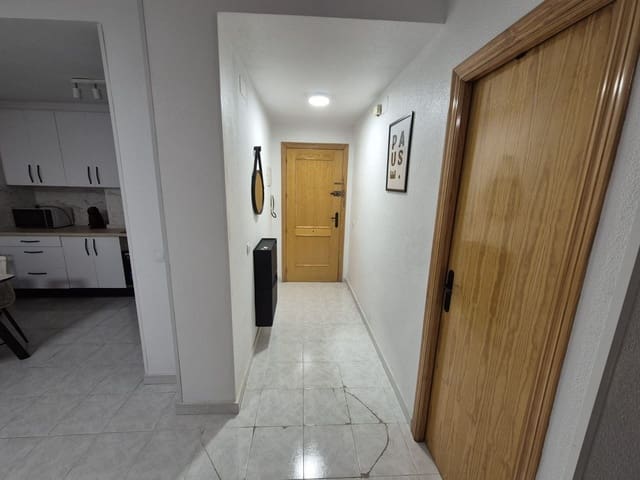 2 bedroom Flat for rent in Torrevieja - € 750 (Ref: 9782974)