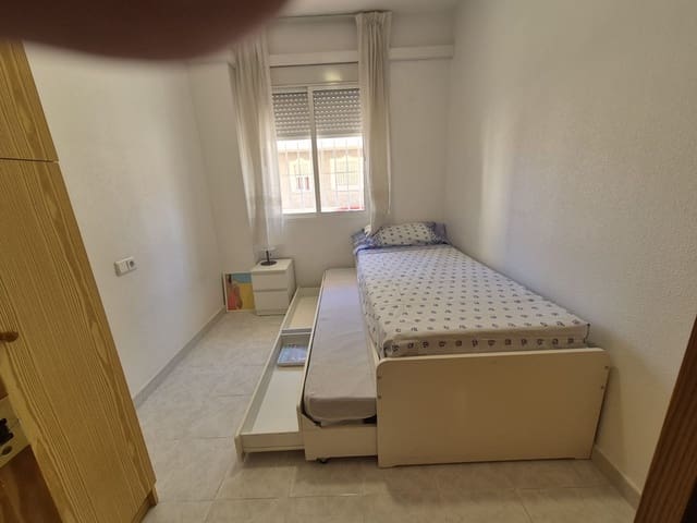 2 bedroom Flat for rent in Torrevieja - € 750 (Ref: 9782974)
