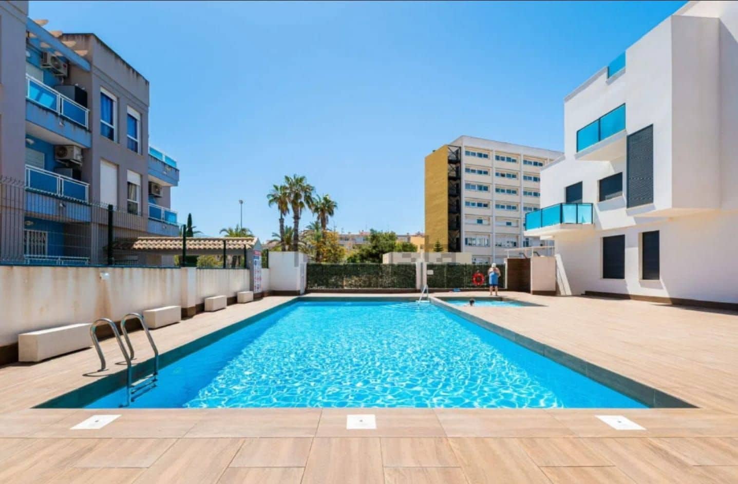 1 soveværelse Lejlighed til leje i Torrevieja med swimmingpool - € 700 (Ref: 9790220)