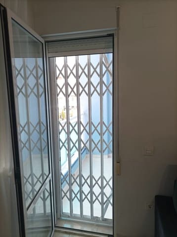 1 slaapkamer Flat te huur in Torrevieja met zwembad - € 700 (Ref: 9790220)
