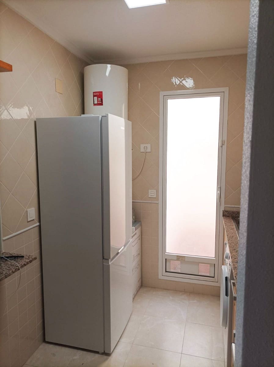 1 soveværelse Lejlighed til leje i Torrevieja med swimmingpool - € 700 (Ref: 9790220)