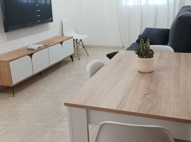 1 slaapkamer Flat te huur in Torrevieja met zwembad - € 700 (Ref: 9790220)