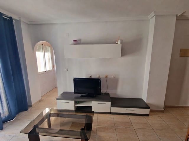 2 slaapkamer Flat te huur in Torrevieja met zwembad - € 700 (Ref: 9798629)