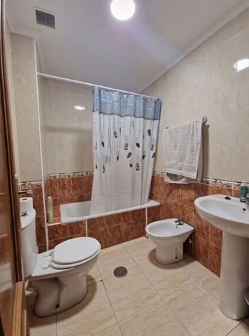 2 slaapkamer Flat te huur in Torrevieja met zwembad - € 700 (Ref: 9798629)