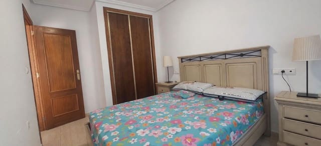 2 slaapkamer Flat te huur in Torrevieja met zwembad - € 700 (Ref: 9798629)