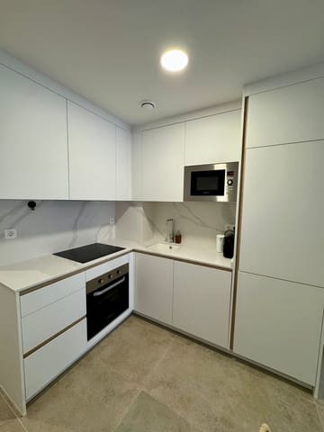 1 quarto Apartamento para arrendar em Torrevieja com piscina - 850 € (Ref: 9803900)