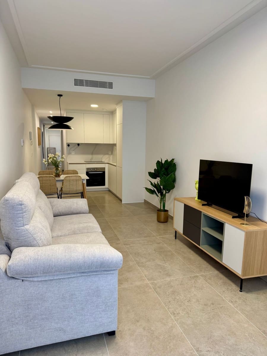 1 quarto Apartamento para arrendar em Torrevieja com piscina - 850 € (Ref: 9803900)