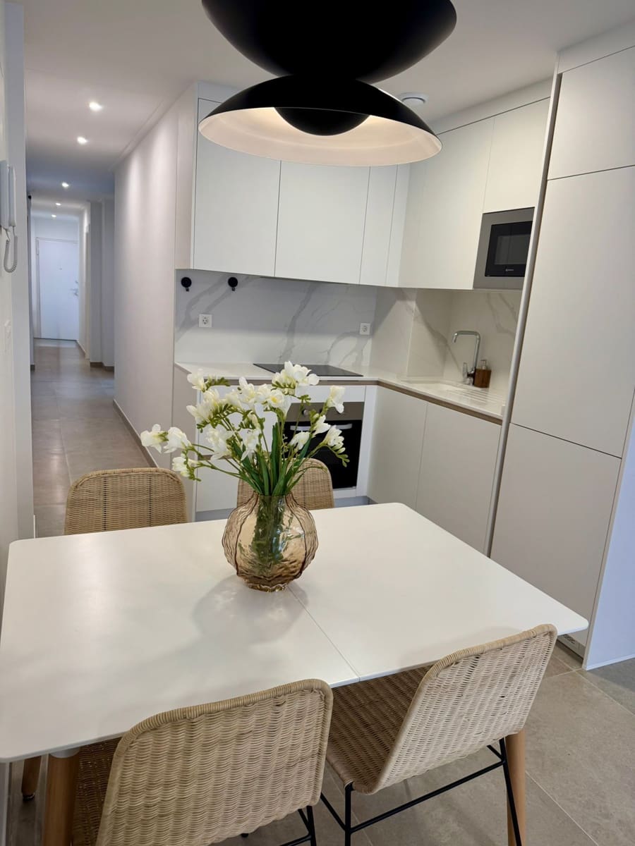 1 quarto Apartamento para arrendar em Torrevieja com piscina - 850 € (Ref: 9803900)