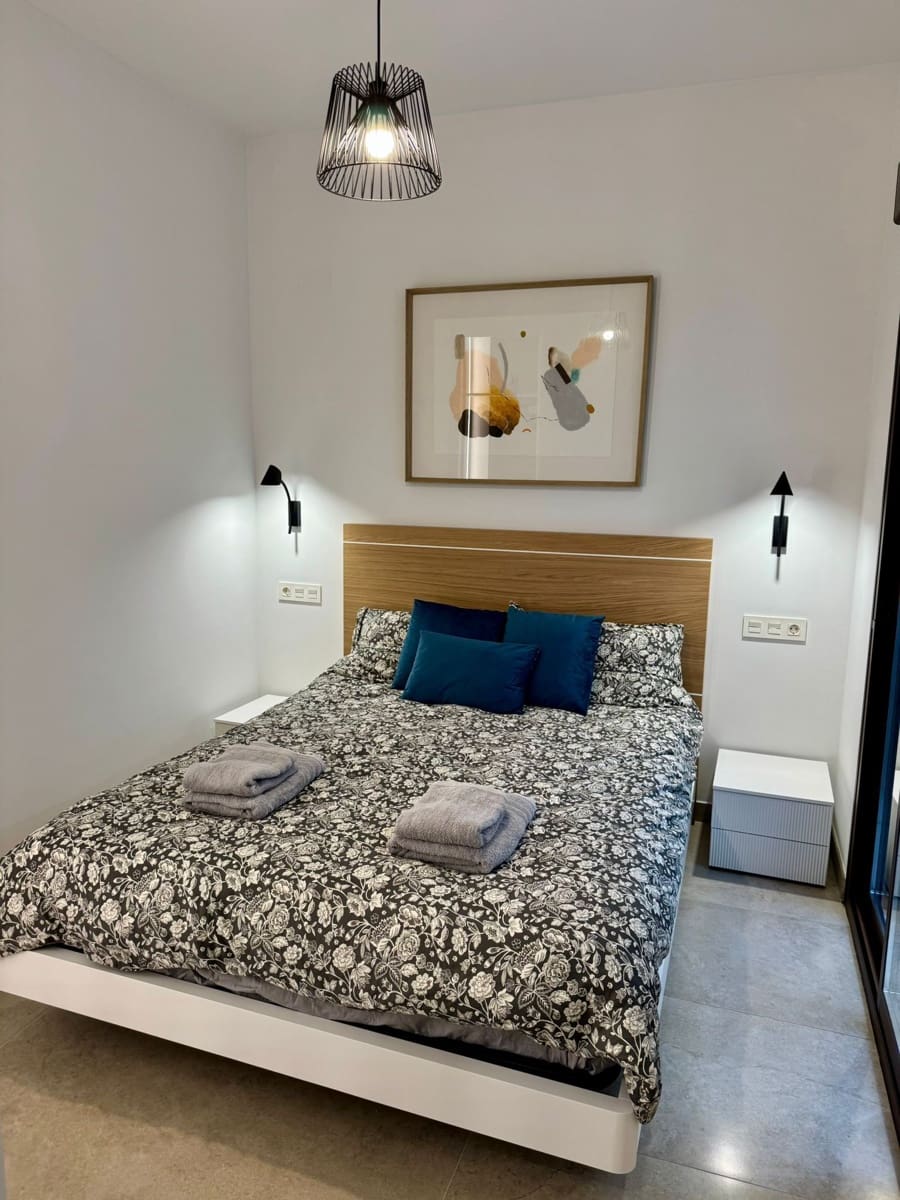 1 quarto Apartamento para arrendar em Torrevieja com piscina - 850 € (Ref: 9803900)
