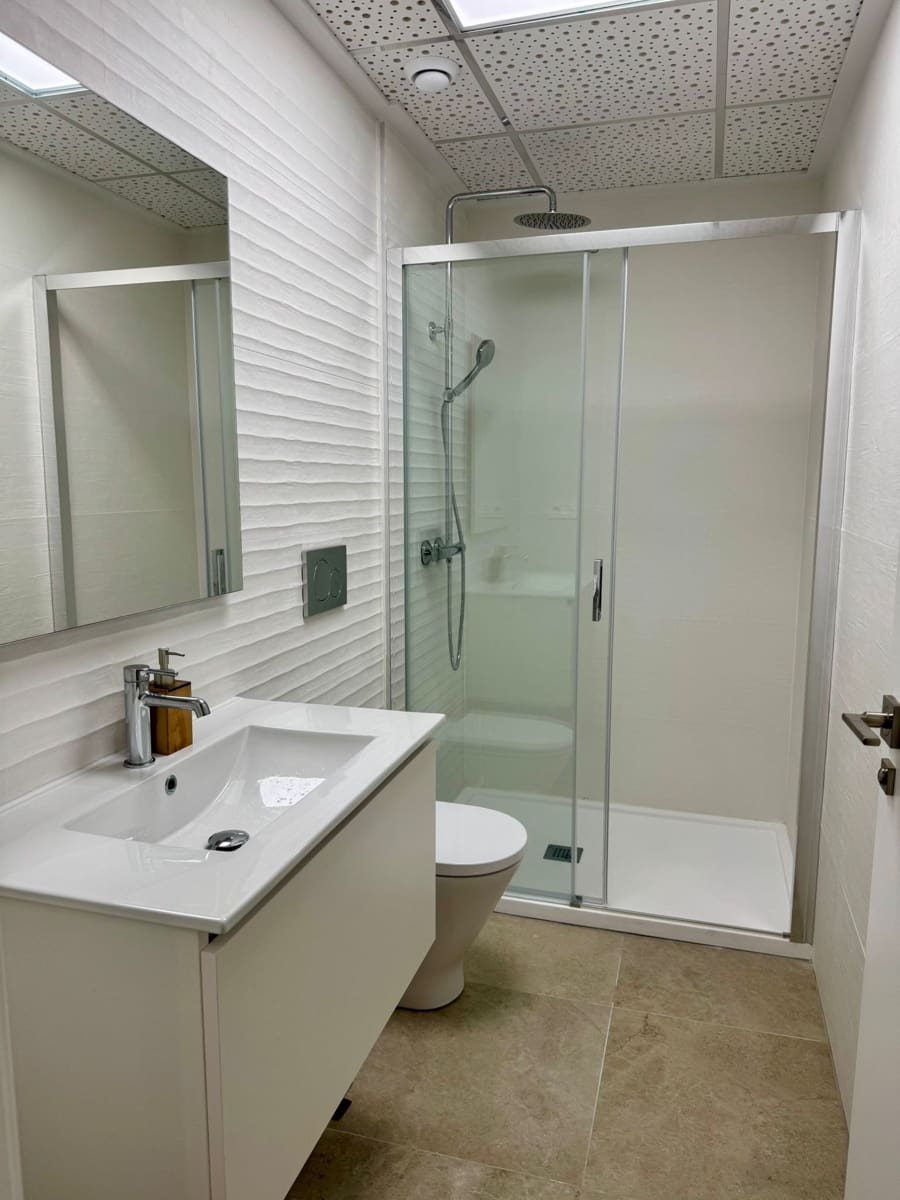 1 quarto Apartamento para arrendar em Torrevieja com piscina - 850 € (Ref: 9803900)