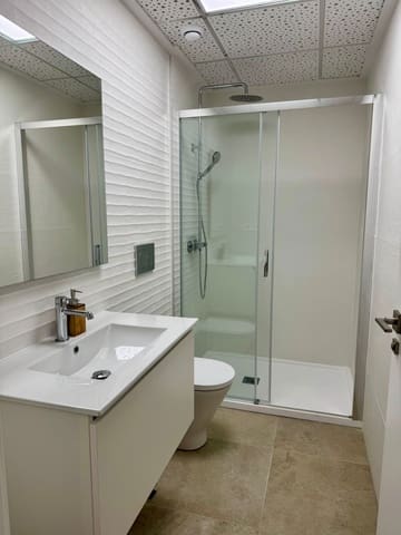 1 quarto Apartamento para arrendar em Torrevieja com piscina - 850 € (Ref: 9803900)