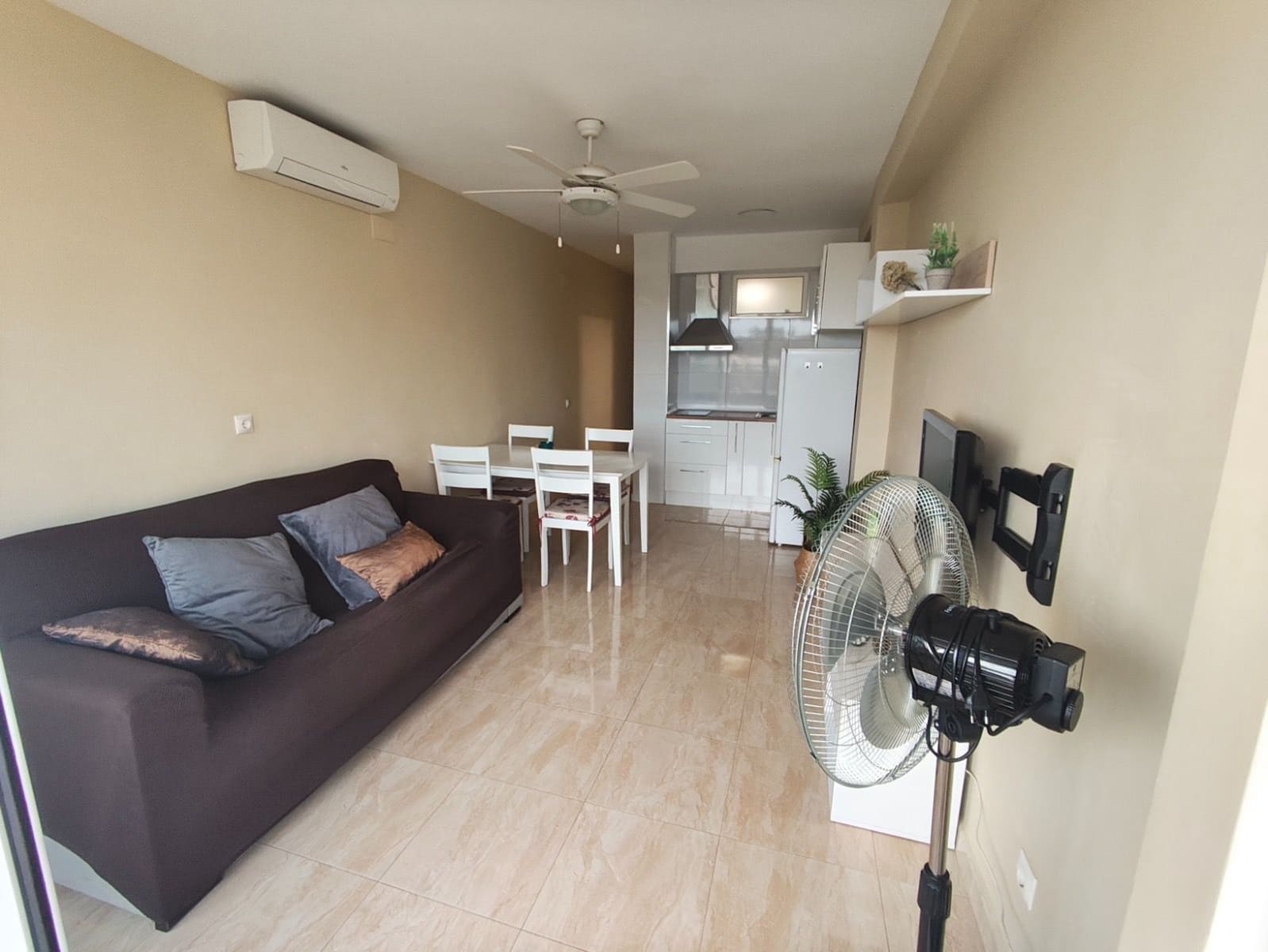1 slaapkamer Flat te huur in Guardamar del Segura - € 700 (Ref: 9806064)