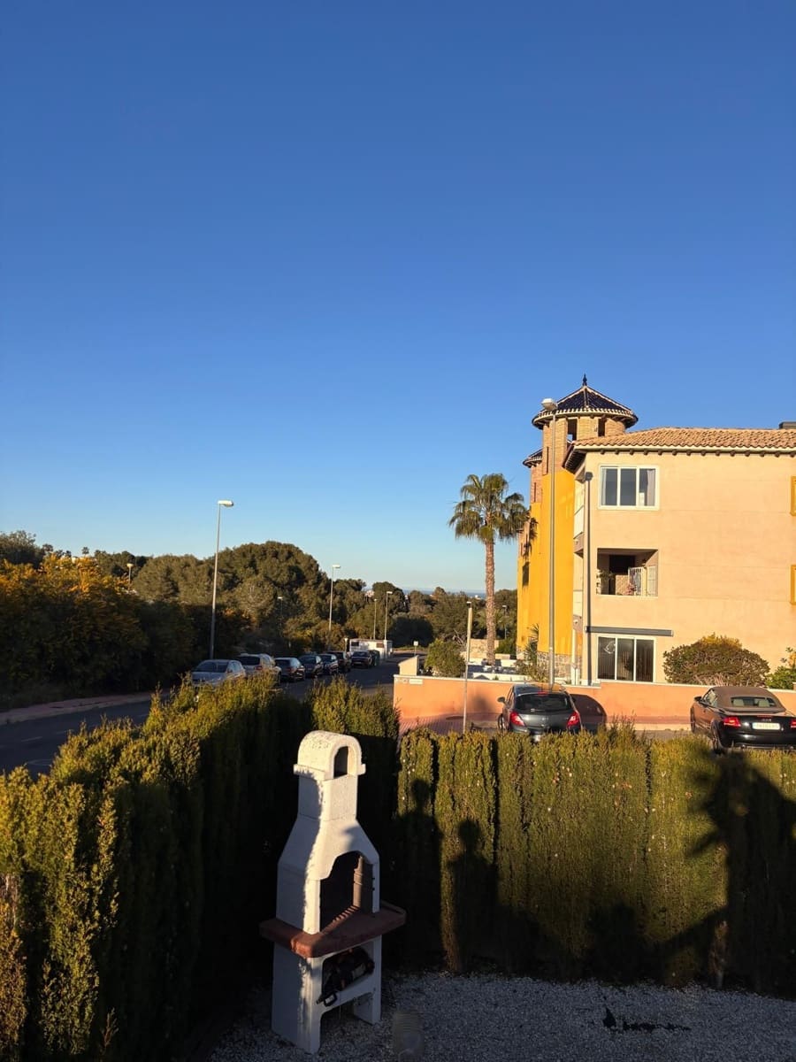 Chalet de 2 habitaciones en Orihuela en alquiler con piscina garaje - 1.300 € (Ref: 9806065)