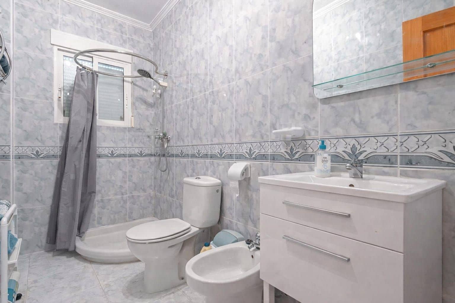 Chalet de 2 habitaciones en Orihuela en alquiler con piscina garaje - 1.300 € (Ref: 9806065)