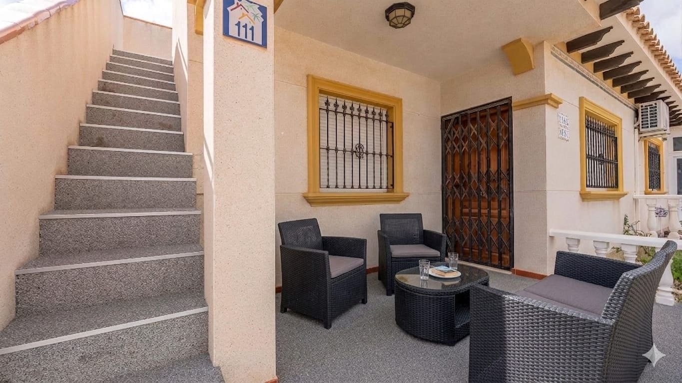 Chalet de 2 habitaciones en Orihuela en alquiler con piscina garaje - 1.300 € (Ref: 9806065)