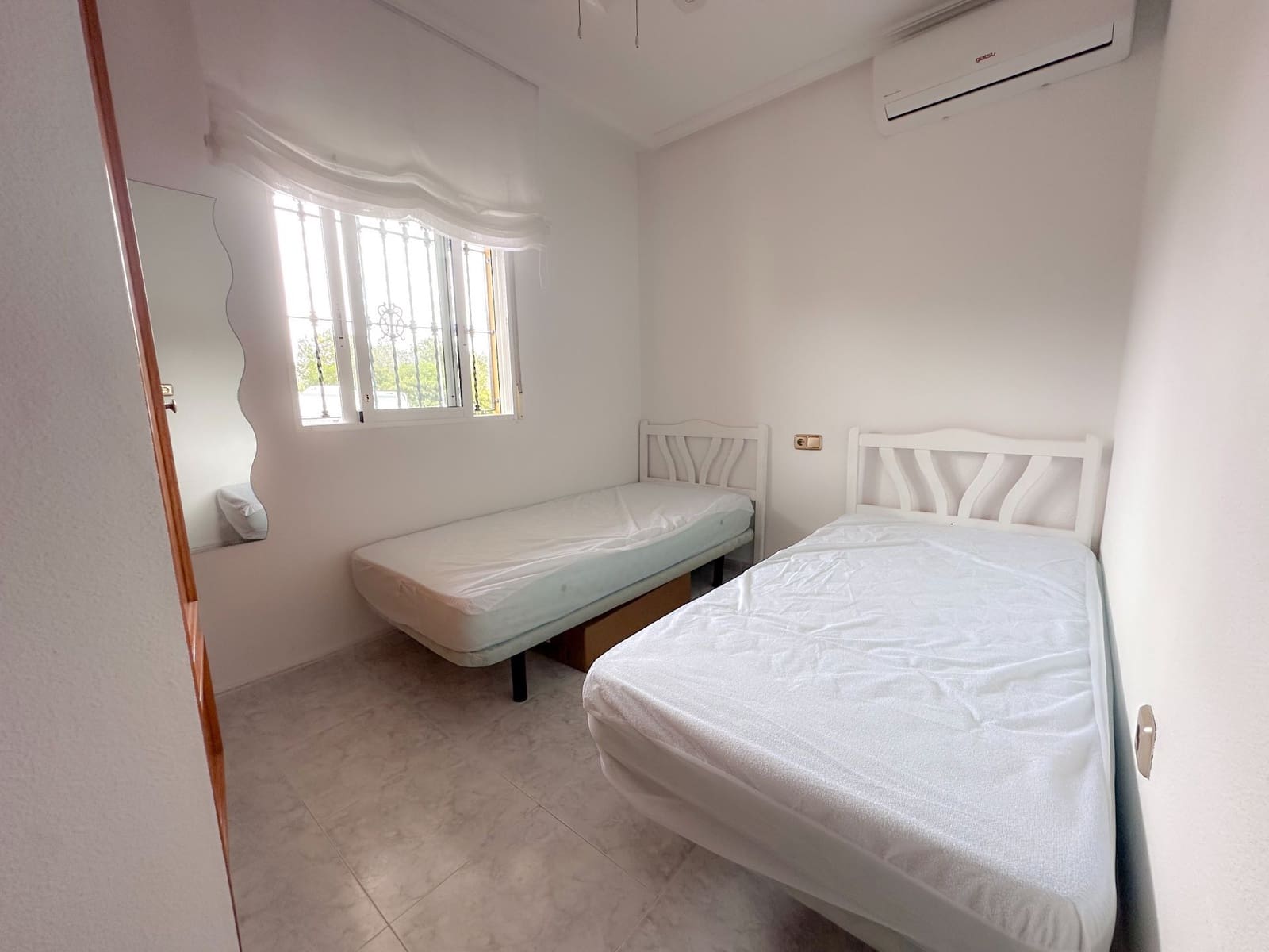 Chalet de 2 habitaciones en Orihuela en alquiler con piscina garaje - 1.300 € (Ref: 9806065)