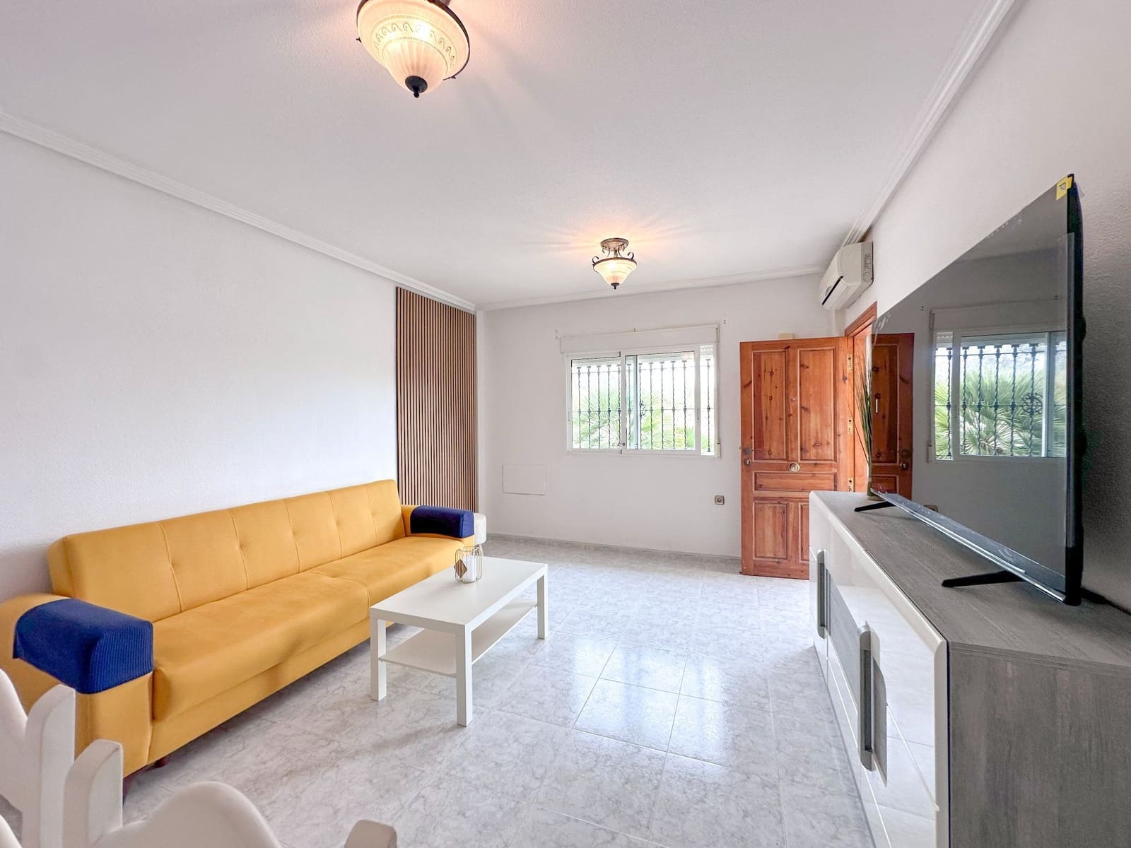 Chalet de 2 habitaciones en Orihuela en alquiler con piscina garaje - 1.300 € (Ref: 9806065)