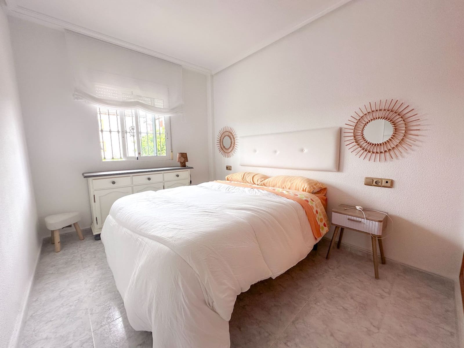 Chalet de 2 habitaciones en Orihuela en alquiler con piscina garaje - 1.300 € (Ref: 9806065)