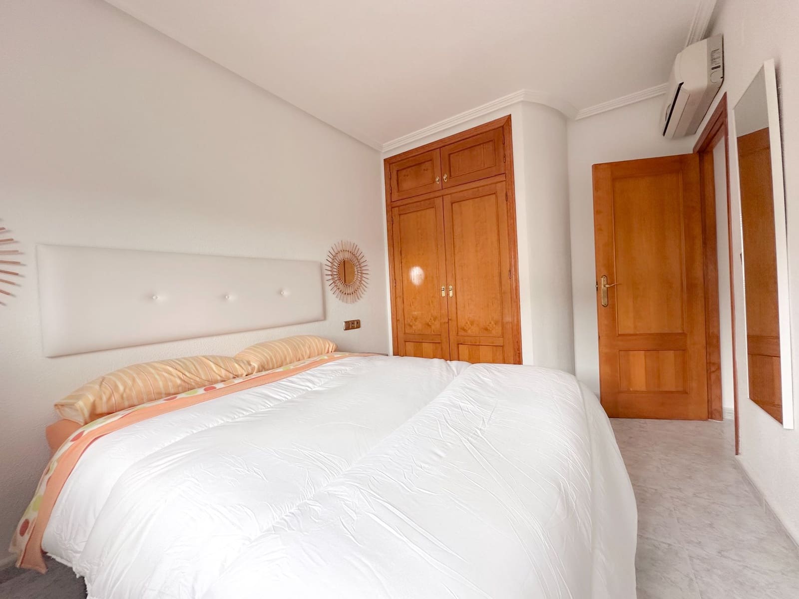 Chalet de 2 habitaciones en Orihuela en alquiler con piscina garaje - 1.300 € (Ref: 9806065)