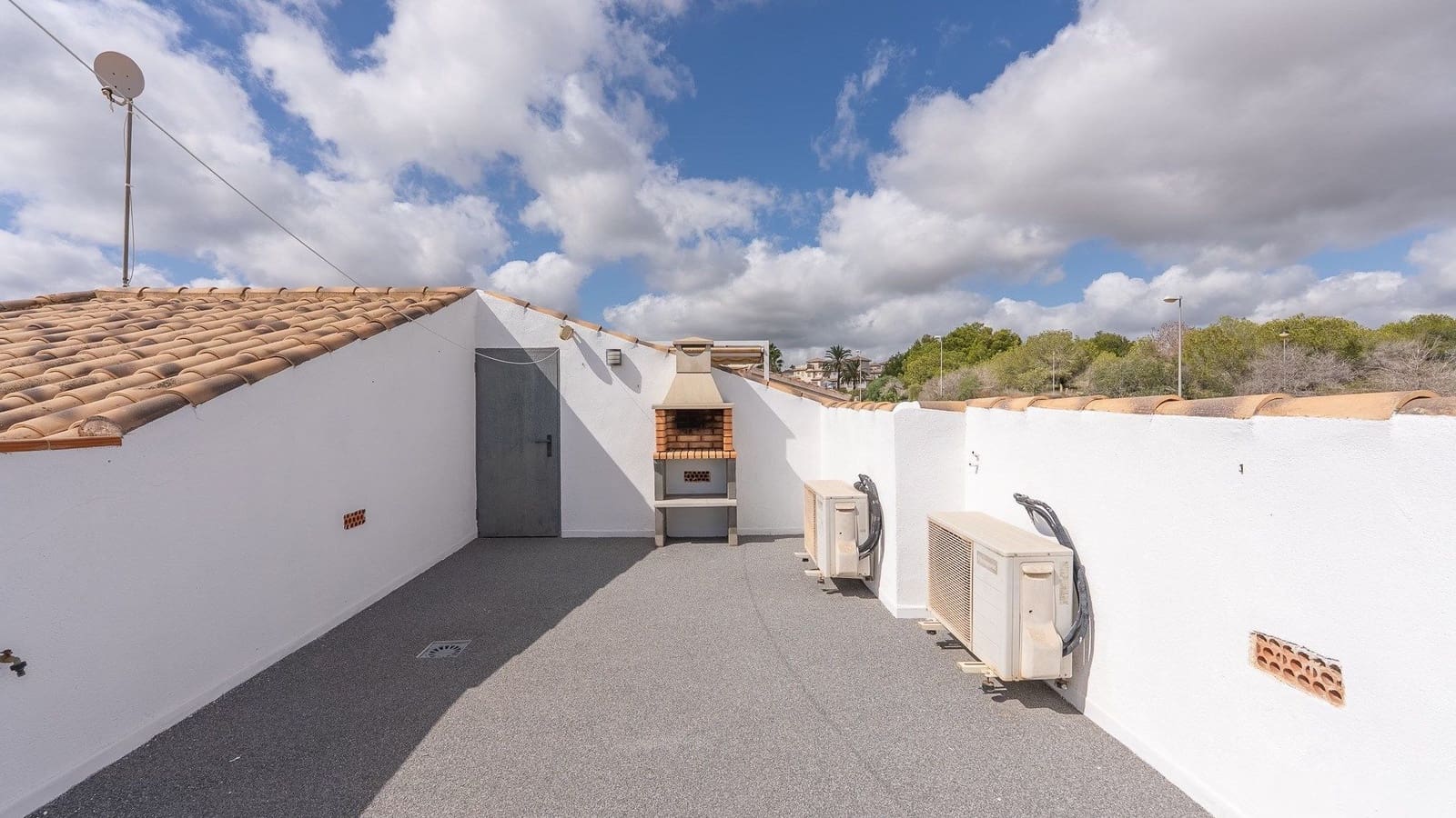 Chalet de 2 habitaciones en Orihuela en alquiler con piscina garaje - 1.300 € (Ref: 9806065)