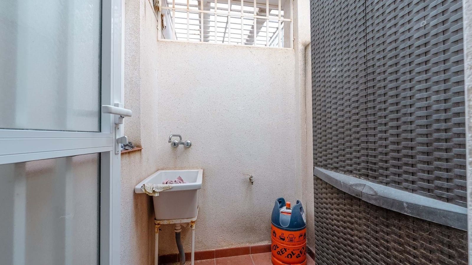 Chalet de 2 habitaciones en Orihuela en alquiler con piscina garaje - 1.300 € (Ref: 9806065)