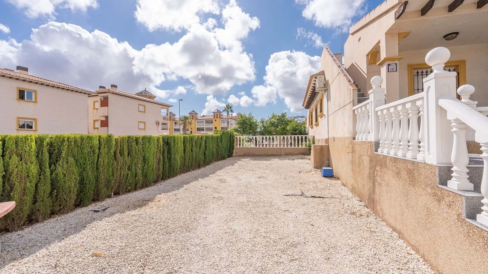 Chalet de 2 habitaciones en Orihuela en alquiler con piscina garaje - 1.300 € (Ref: 9806065)