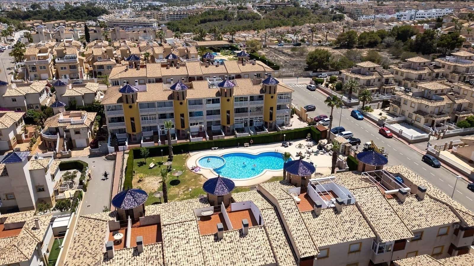 Chalet de 2 habitaciones en Orihuela en alquiler con piscina garaje - 1.300 € (Ref: 9806065)