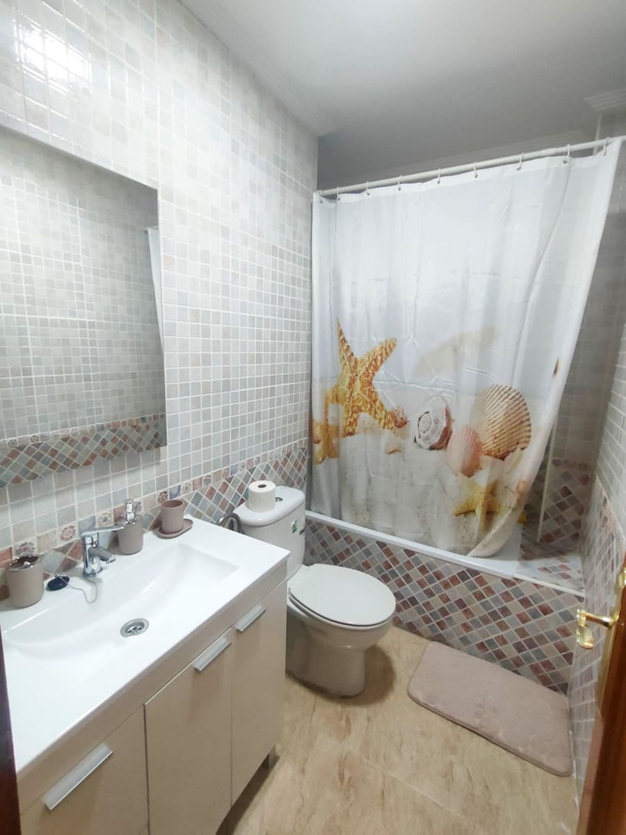 2 quarto Apartamento para arrendar em Torrevieja com piscina - 800 € (Ref: 9815472)