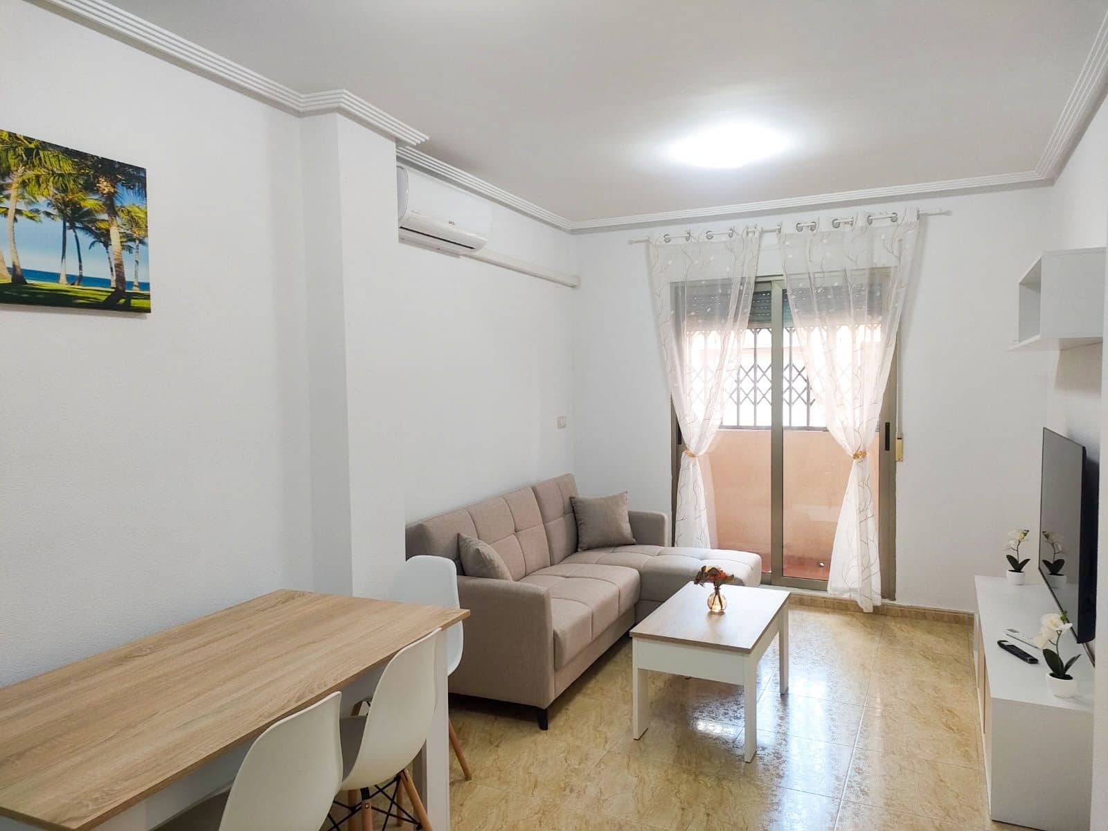 2 quarto Apartamento para arrendar em Torrevieja com piscina - 800 € (Ref: 9815472)