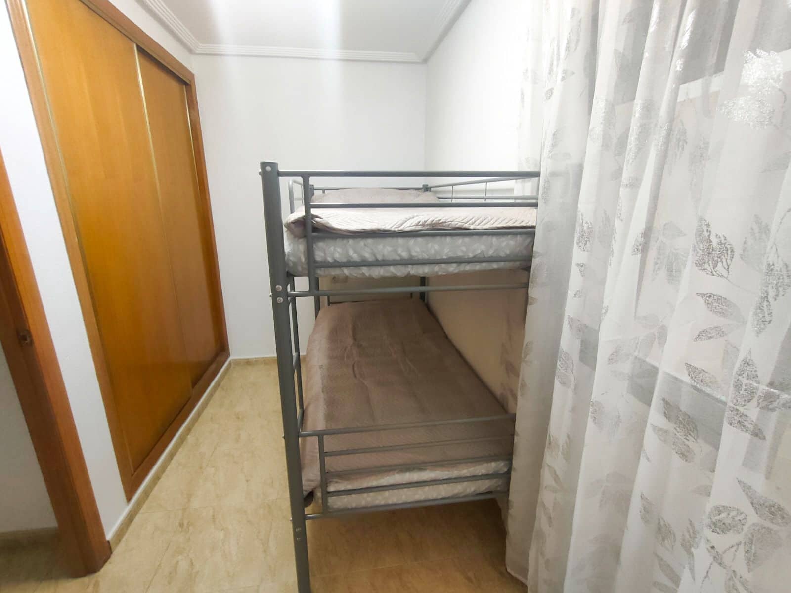 2 quarto Apartamento para arrendar em Torrevieja com piscina - 800 € (Ref: 9815472)