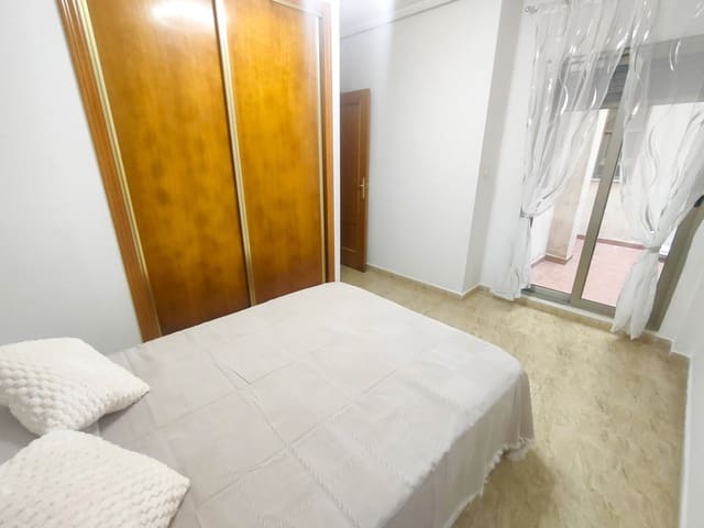 2 Zimmer Wohnung zu vermieten in Torrevieja mit Pool - 800 € (Ref: 9815472)