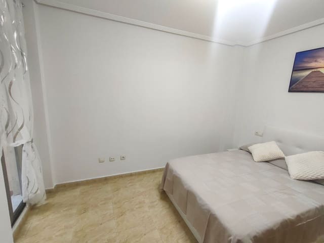 2 Zimmer Wohnung zu vermieten in Torrevieja mit Pool - 800 € (Ref: 9815472)