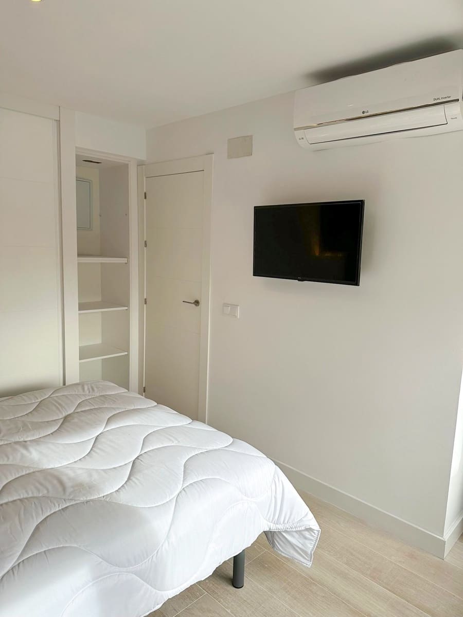 2 quarto Apartamento para arrendar em Torrevieja - 950 € (Ref: 9816973)