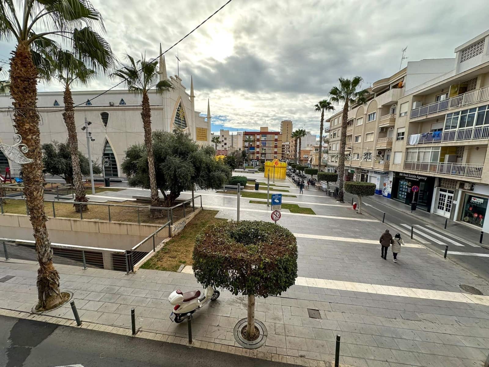 2 quarto Apartamento para arrendar em Torrevieja - 950 € (Ref: 9816973)