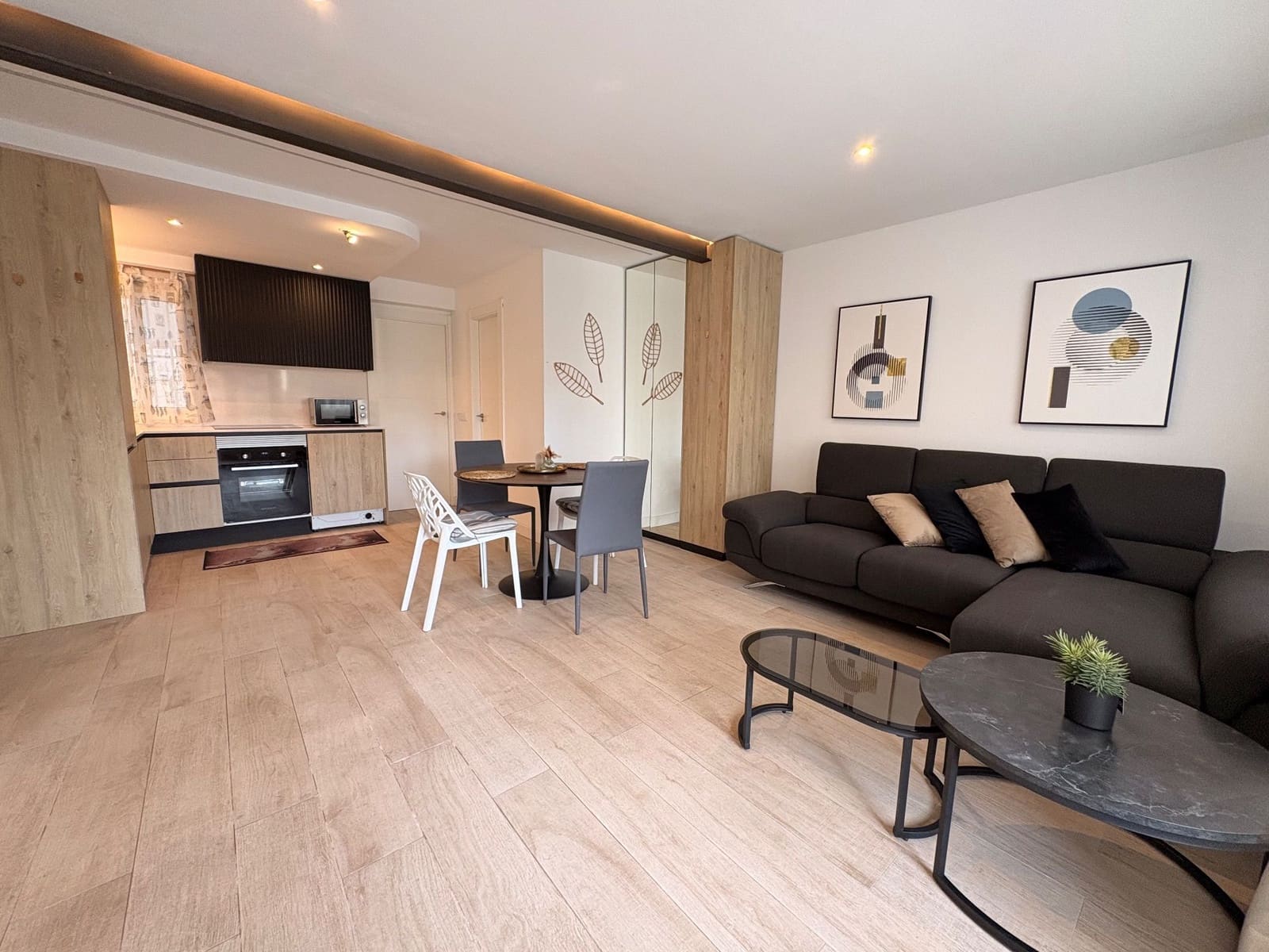 2 bedroom Flat for rent in Torrevieja - € 950 (Ref: 9816973)