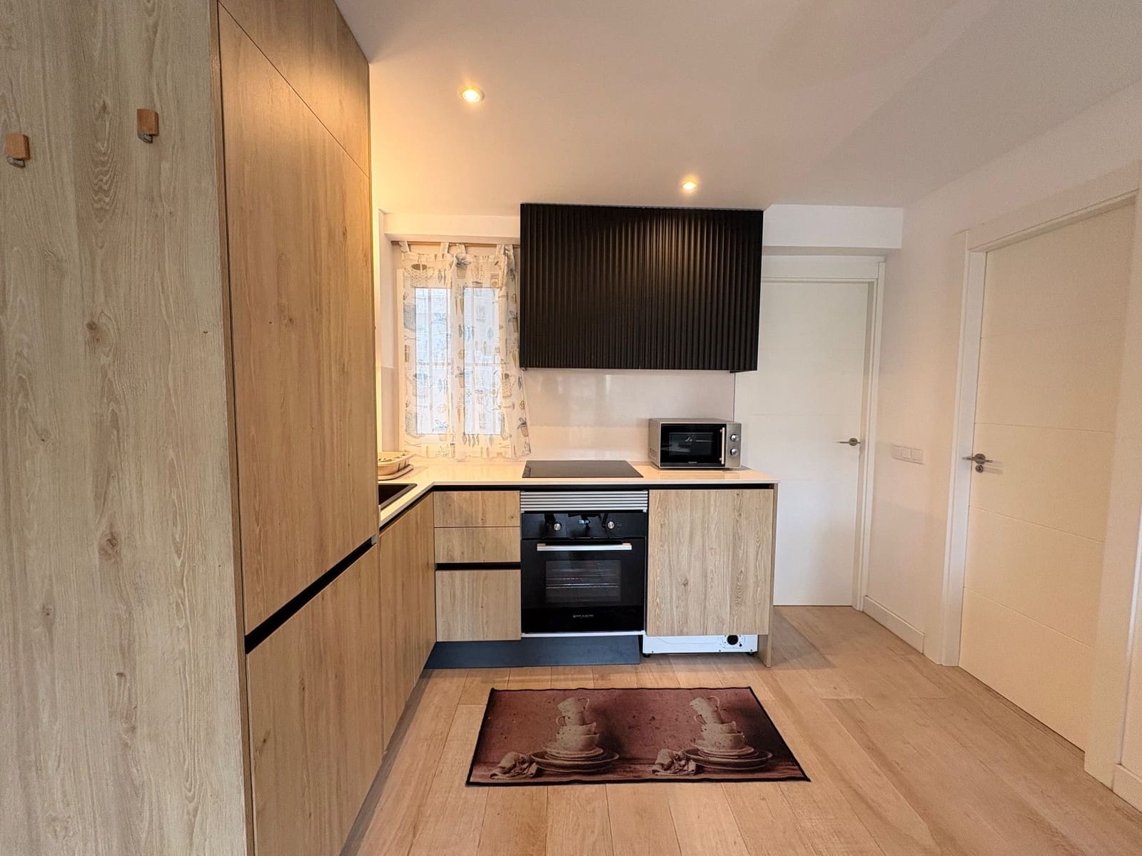 2 bedroom Flat for rent in Torrevieja - € 950 (Ref: 9816973)