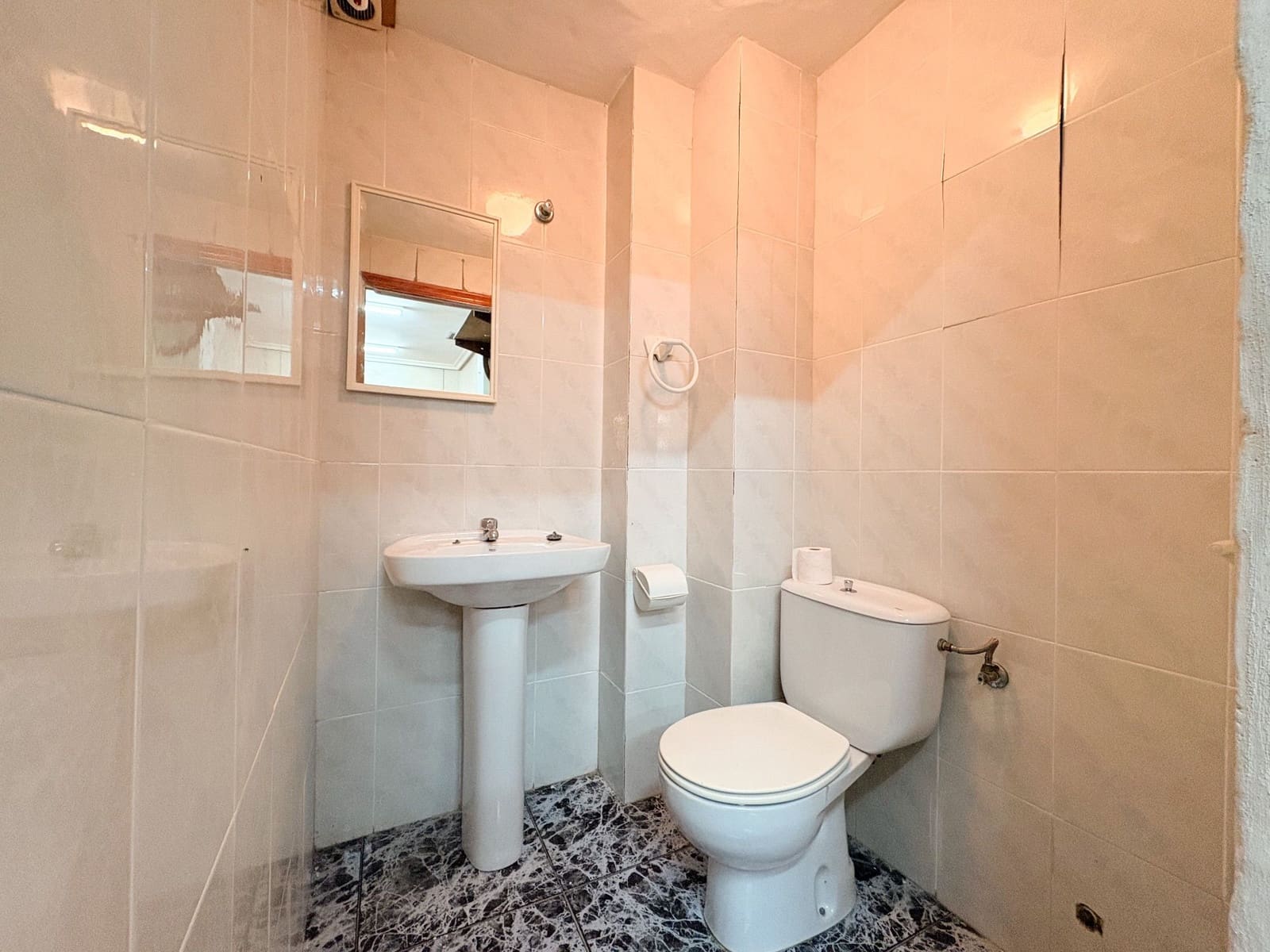 Commercieel te huur in Callosa de Segura - € 500 (Ref: 9819878)