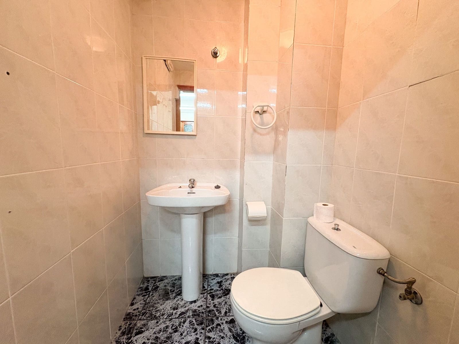 Commercieel te huur in Callosa de Segura - € 500 (Ref: 9819878)