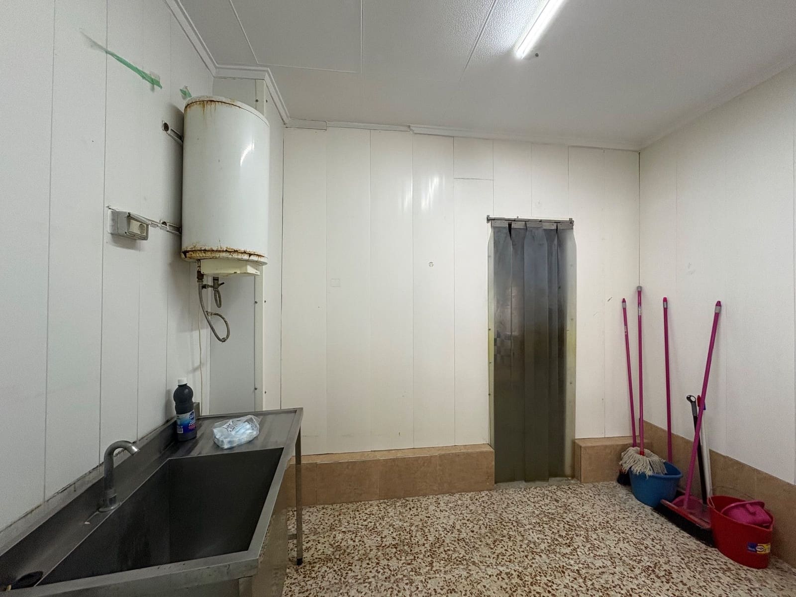 Kommersiell til leie i Torre de la Horadada - € 1 400 (Ref: 9819879)