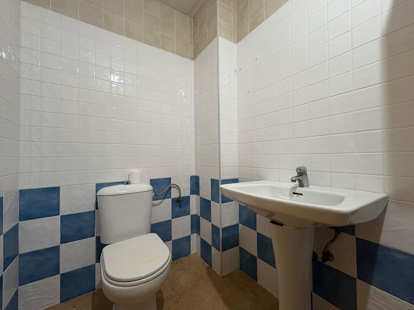 Kommersiell til leie i Torre de la Horadada - € 1 400 (Ref: 9819879)