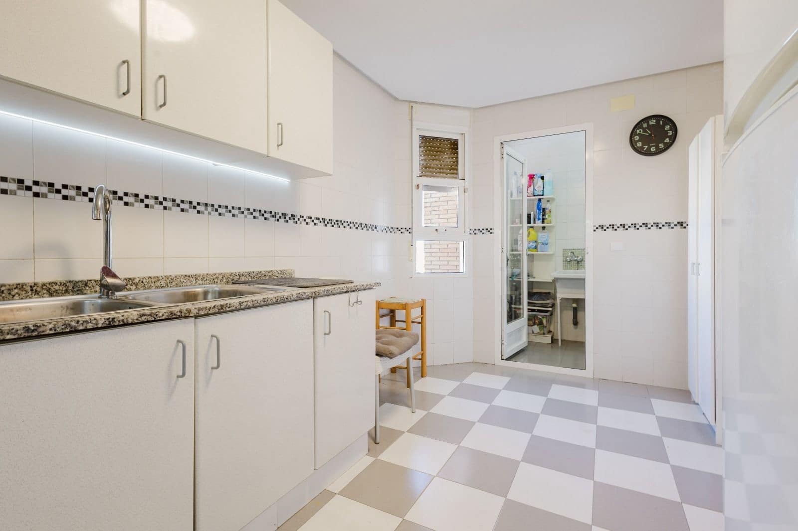 4 soverom Leilighet til leie i San Miguel de Salinas med garasje - € 950 (Ref: 9819880)
