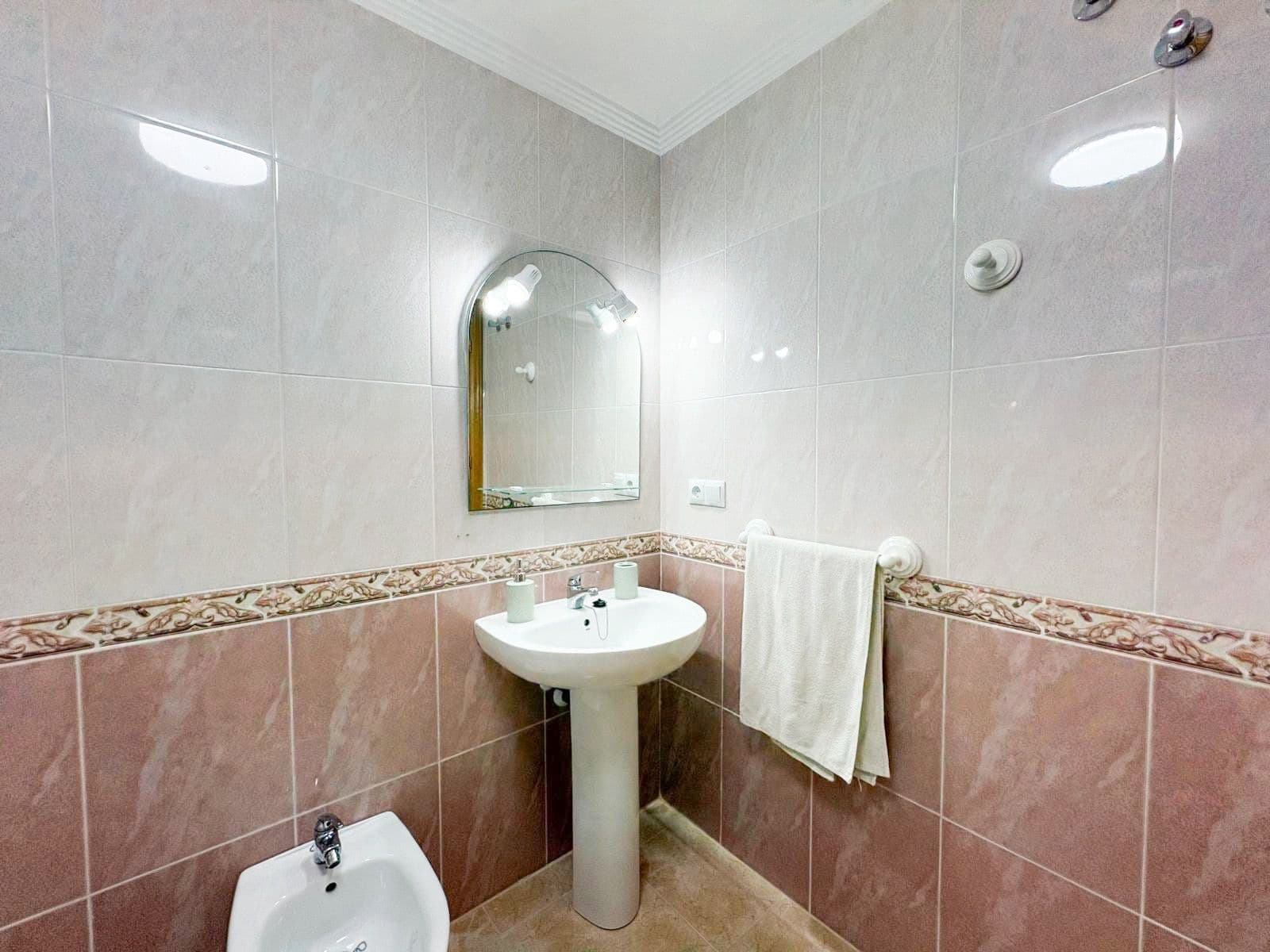 2 soverom Leilighet til leie i Orihuela Costa med svømmebasseng - € 950 (Ref: 9819881)