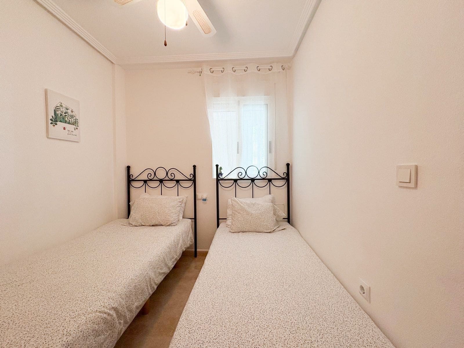 2 soverom Leilighet til leie i Orihuela Costa med svømmebasseng - € 950 (Ref: 9819881)