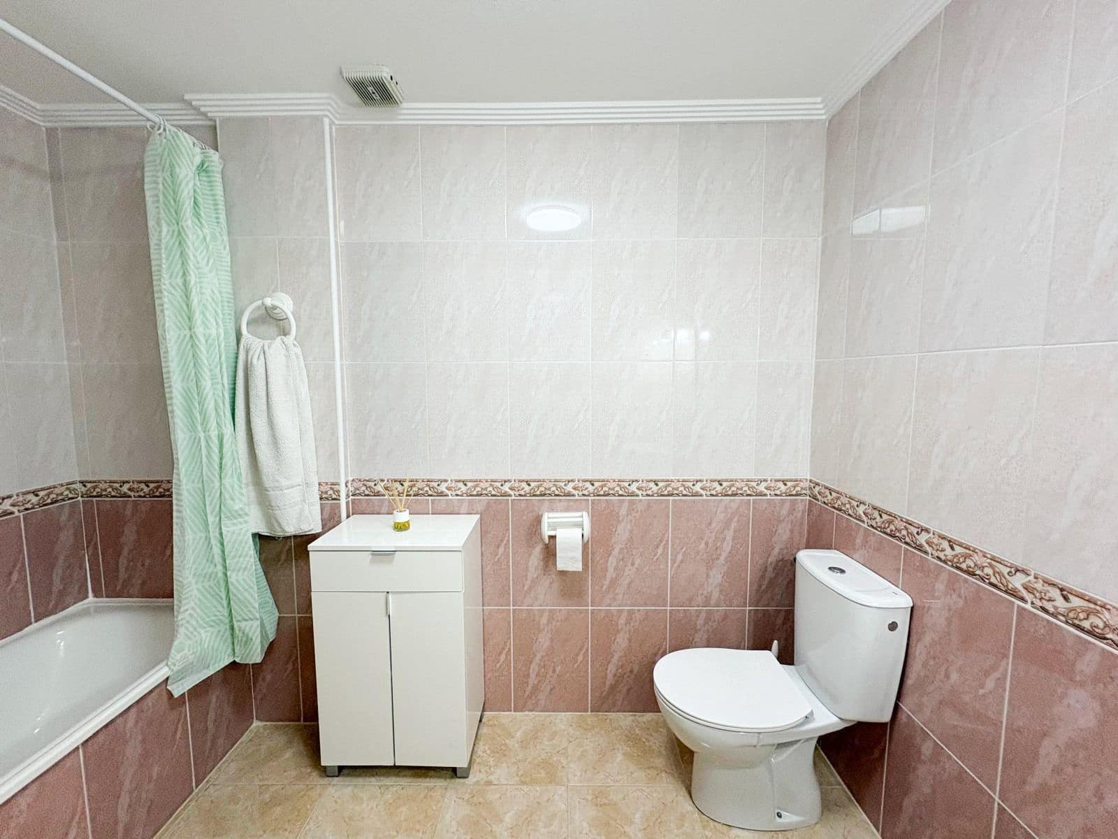 2 soverom Leilighet til leie i Orihuela Costa med svømmebasseng - € 950 (Ref: 9819881)