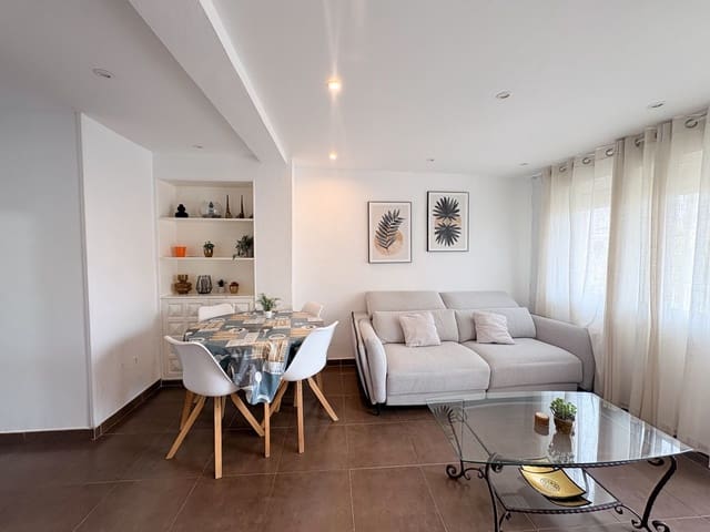 2 slaapkamer Flat te huur in Torrevieja - € 900 (Ref: 9821795)