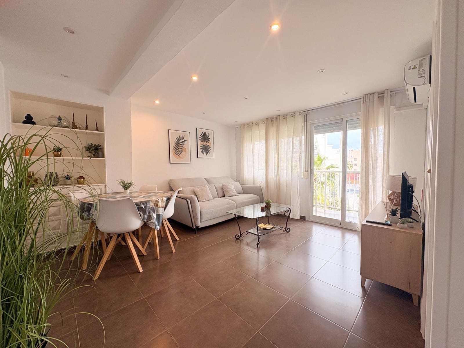 2 quarto Apartamento para arrendar em Torrevieja - 900 € (Ref: 9821795)