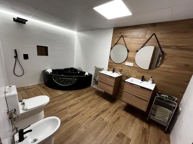 Villa/Maison de 2 chambres à louer à Los Montesinos avec piscine garage - 1 300 € (Ref: 9824655)