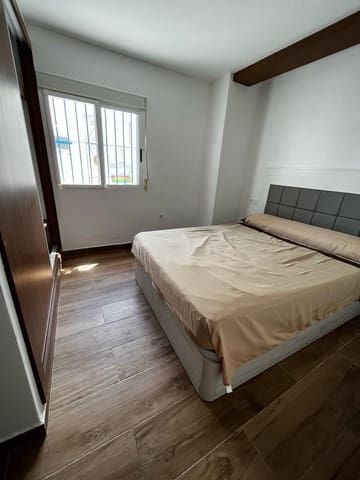 Villa/Maison de 2 chambres à louer à Los Montesinos avec piscine garage - 1 300 € (Ref: 9824655)
