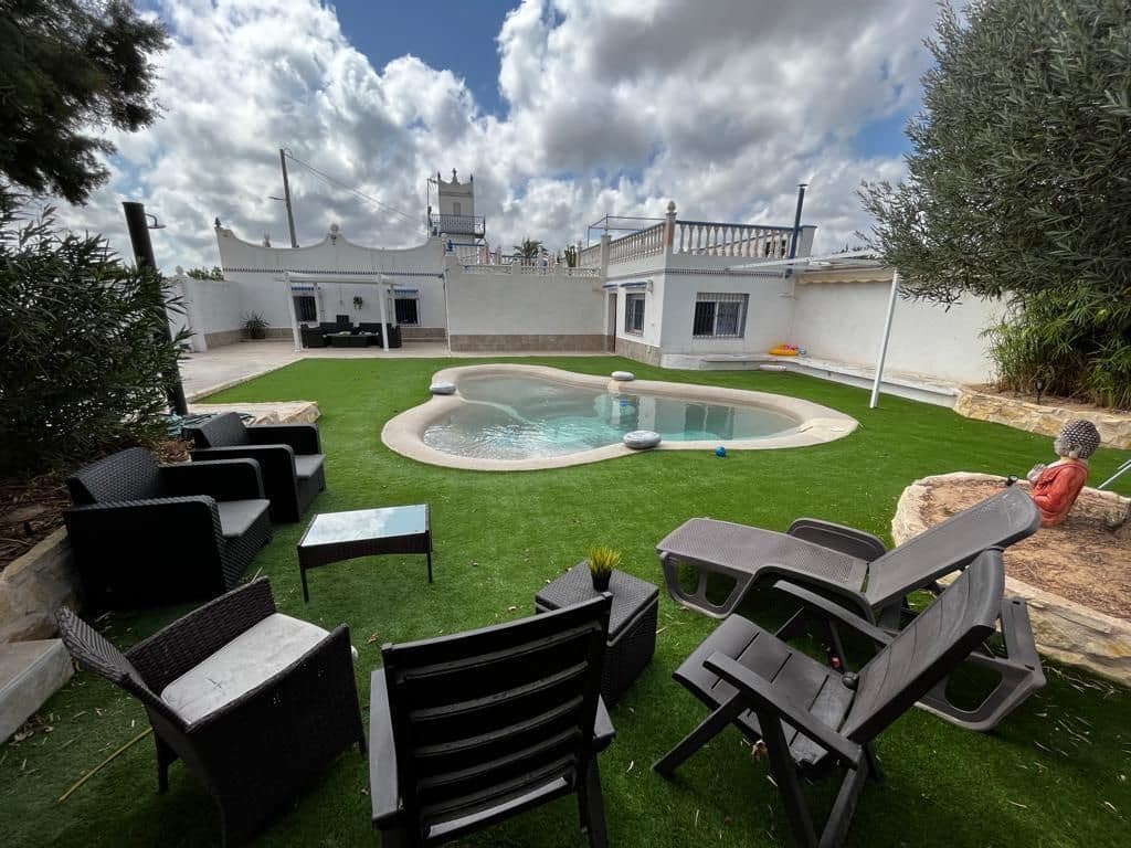 2 bedroom Villa for rent in Los Montesinos with pool garage - € 1,300 (Ref: 9824655)